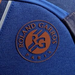 Wilson Tennis-Racketbag Super Tour Roland Garros (Schlägertasche, 3 Hauptfächer) Navyblau 15er -Deutschland Our Tennis Gear Verkaufs-Shop Wilson WR8018101 RG Super Tour 15 Tasche204 1200x1200 1